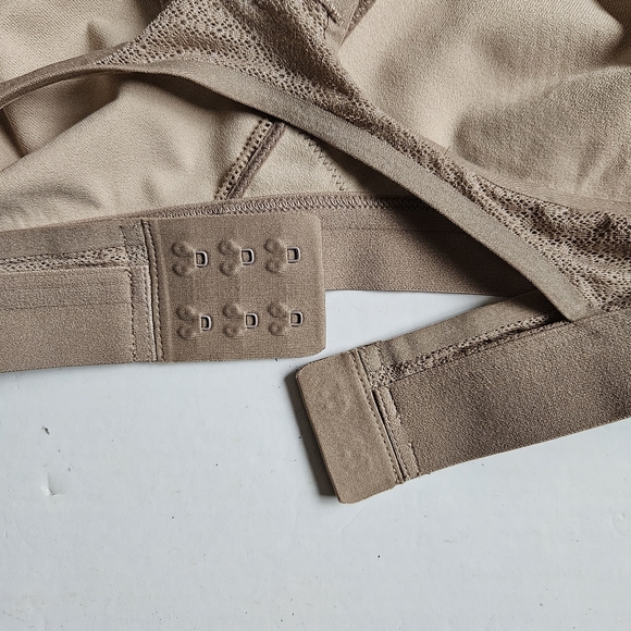 Lululemon Awake to Lace Bra Size 34B in Softsand/Crepe - Picture 7 of 10